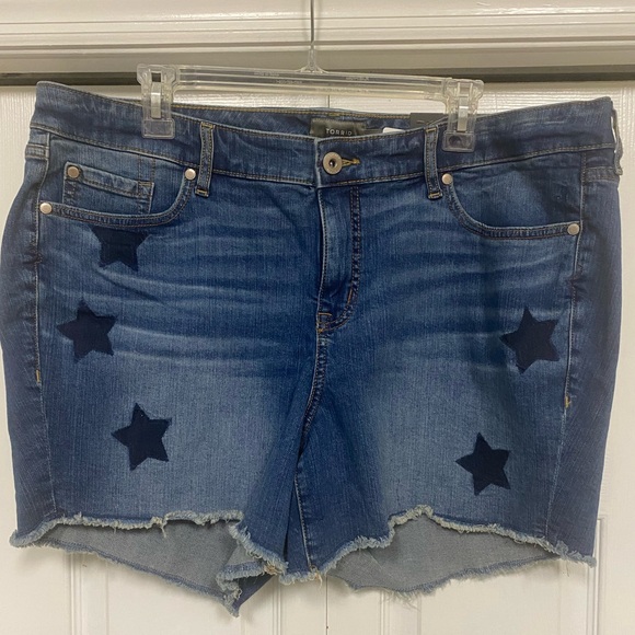 Torrid Denim Cut off Jean Shorts Star Design Stretch Medium Wash size 20- New - Picture 2 of 14